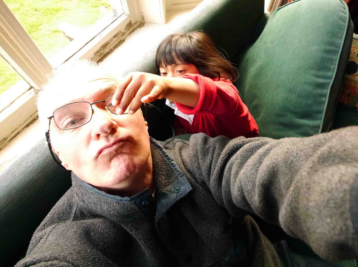 Dewni 'helping' me take a selfie