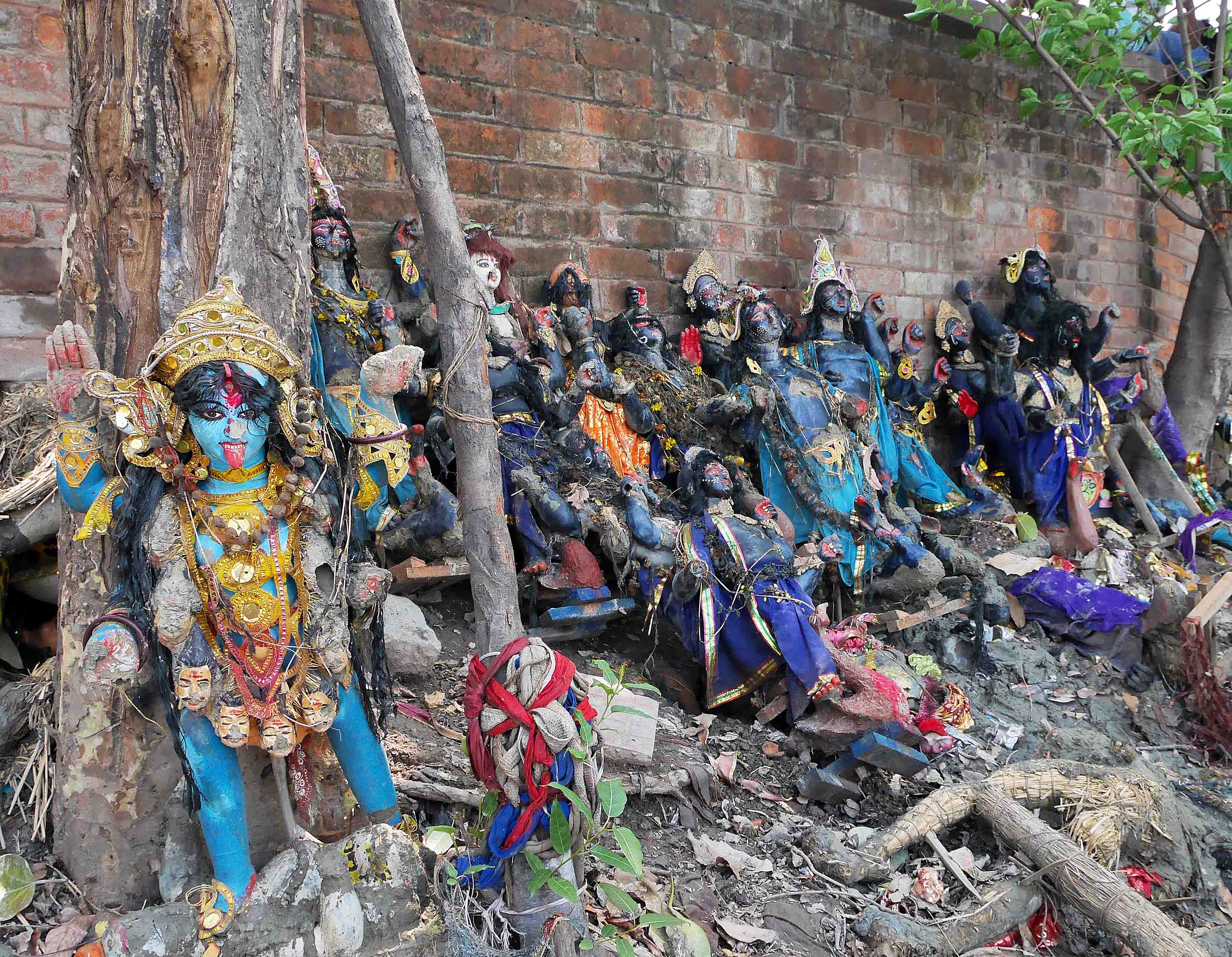 The Hooghly River is a place for cremations and where ornate Hindu sculptures are made. 